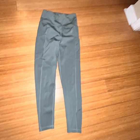 American eagle high rise everything pocket sage green small leggings - Picture 2 of 4